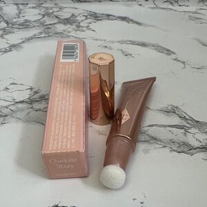 NWT Charlotte Tilbury beauty light wand: Pillow Talk
Never used
Still in box